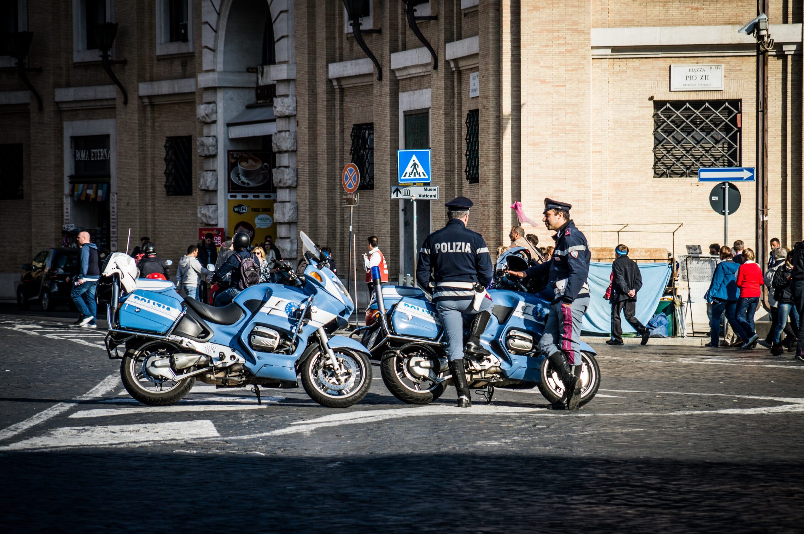 Ministro dell’Interno, calano i reati, dimezzati gli sbarchi e aumento dei rimpatri